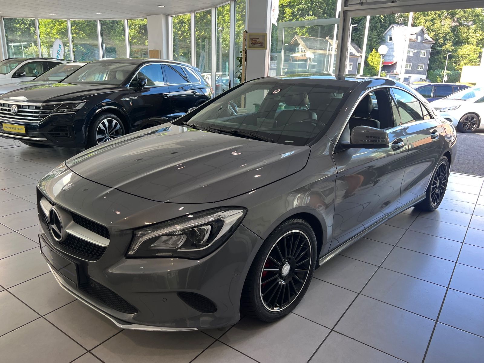 Fahrzeugabbildung Mercedes-Benz CLA 180 Sport Paket * VOLL-LEDER* LED *FACELIFT