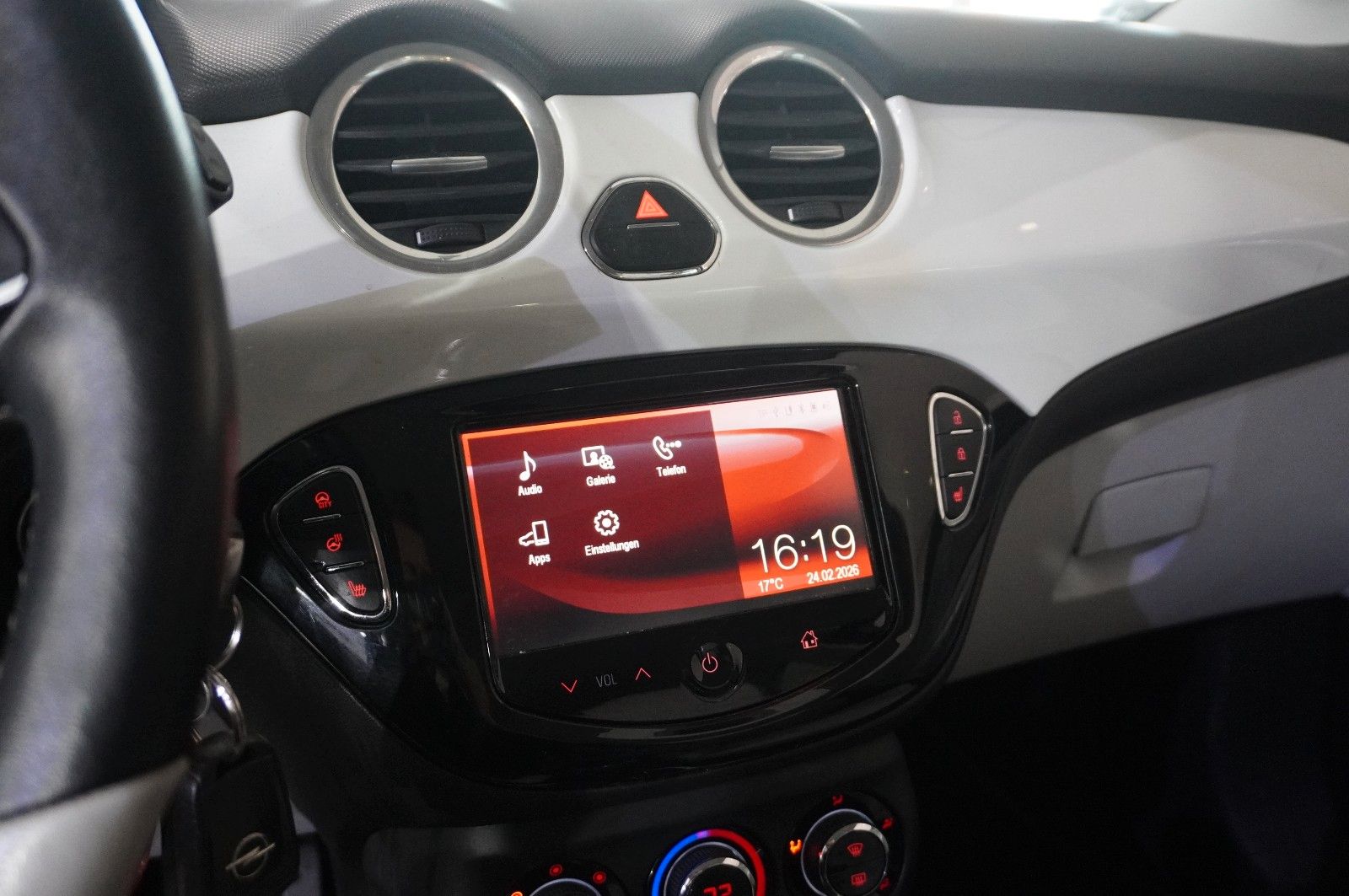 Fahrzeugabbildung Opel Adam 1.4 WHITE LINK LED/TEMP./SPORT/SH/KLIMA/USB