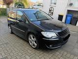 Volkswagen Touran 1.9 TDI DPF Sport Highline 6 Gang - Volkswagen Touran: Sport