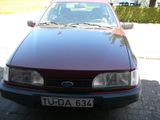Ford Sierra Oldtimer - Ford Sierra mit Benzin-Antrieb: Limousine