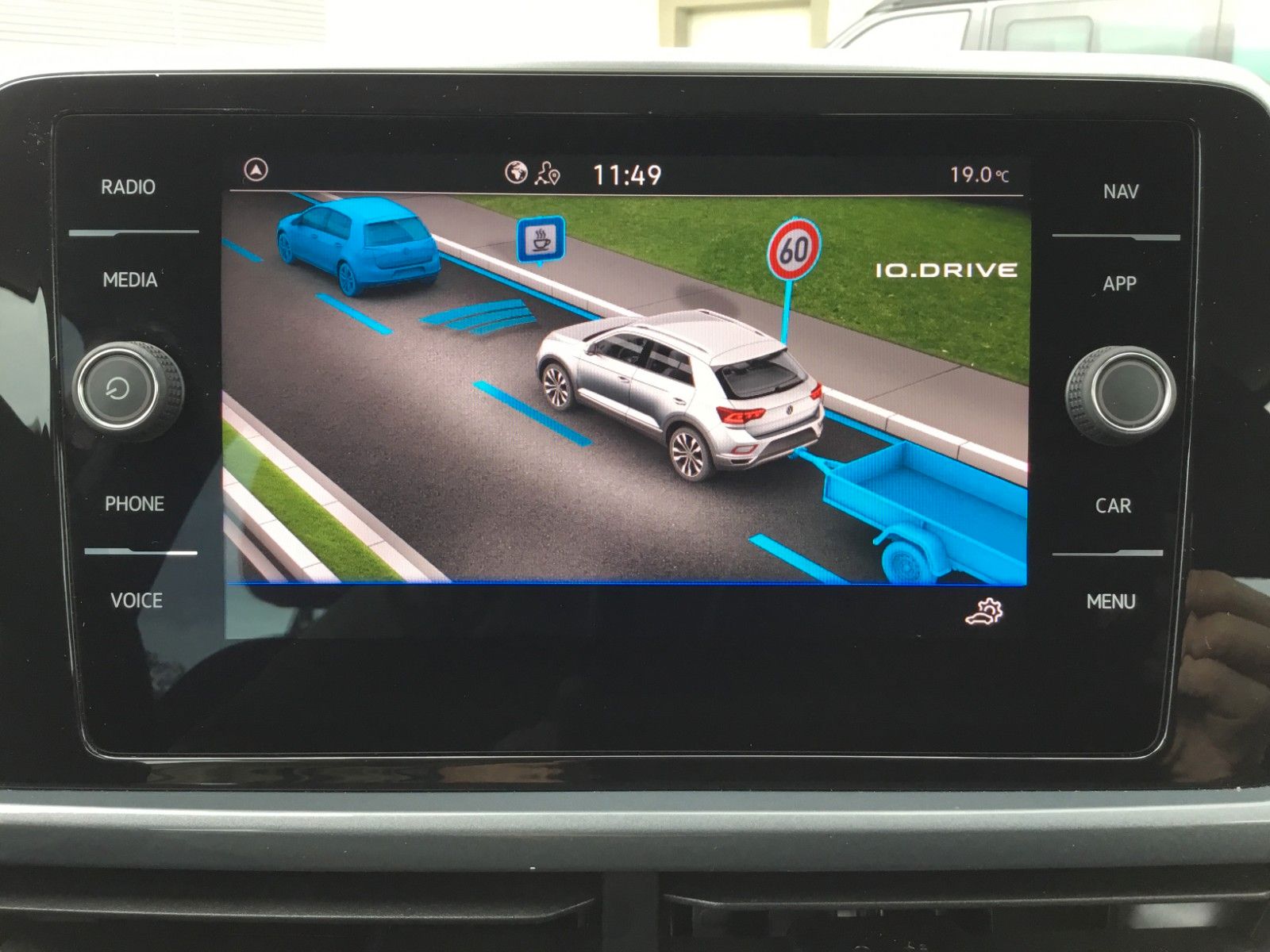 Fahrzeugabbildung Volkswagen T-Roc 1.5 TSI DSG Style+AHK+MatrixLED+ACC+Pano