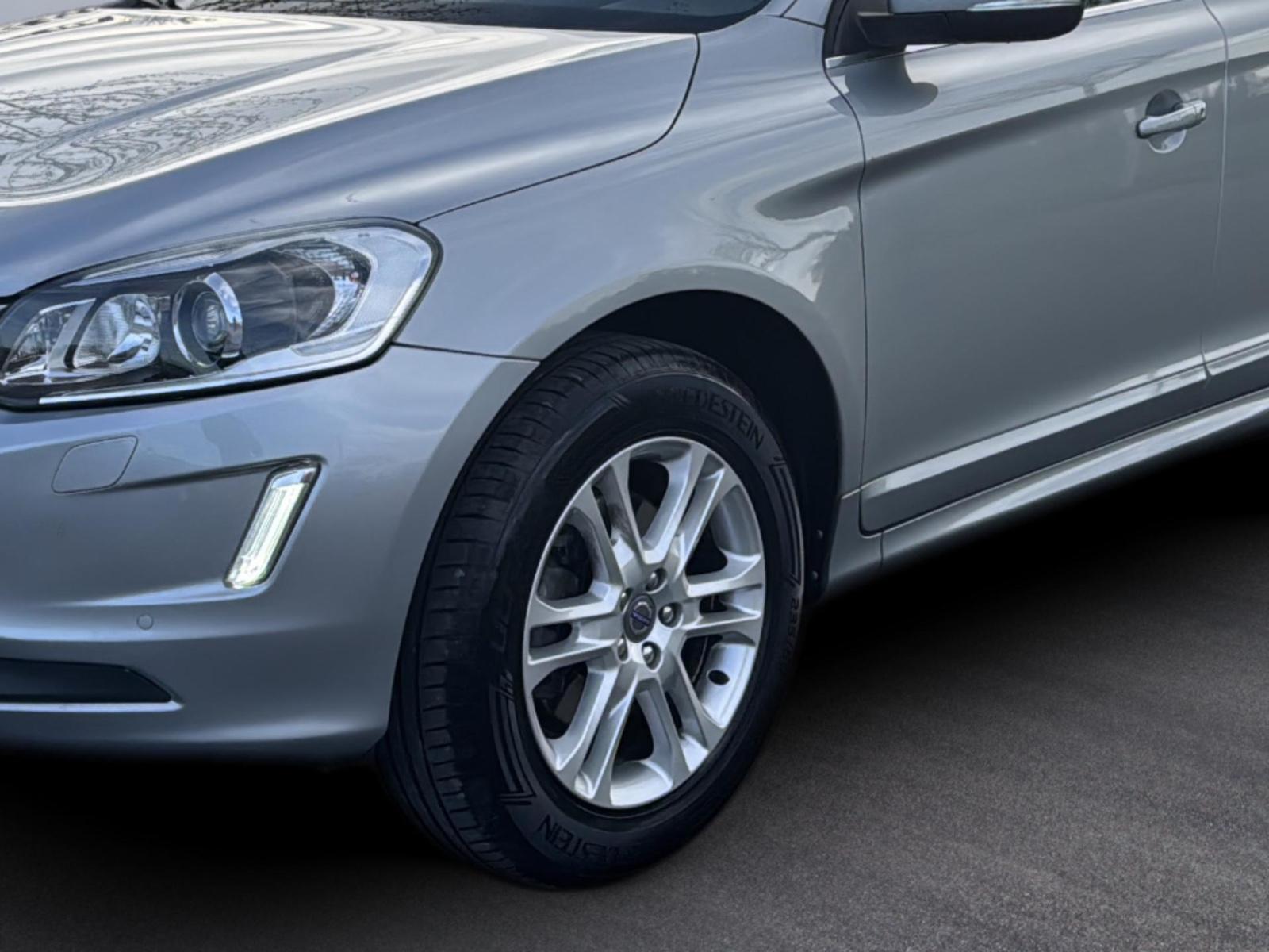 Volvo XC60 Momentum 2WD*PANO*SHZ*NAVI*