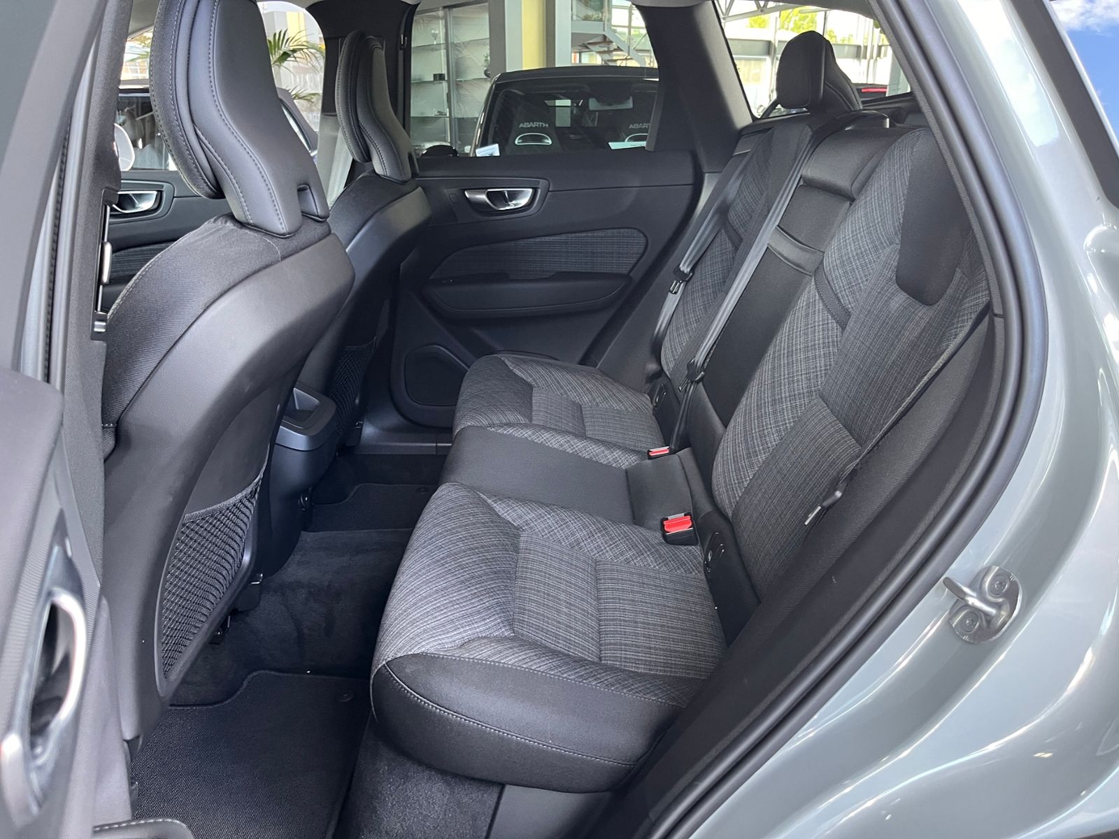 Fahrzeugabbildung Volvo XC60 Core 2WD STNDHZ LED NAV SHZ 19"