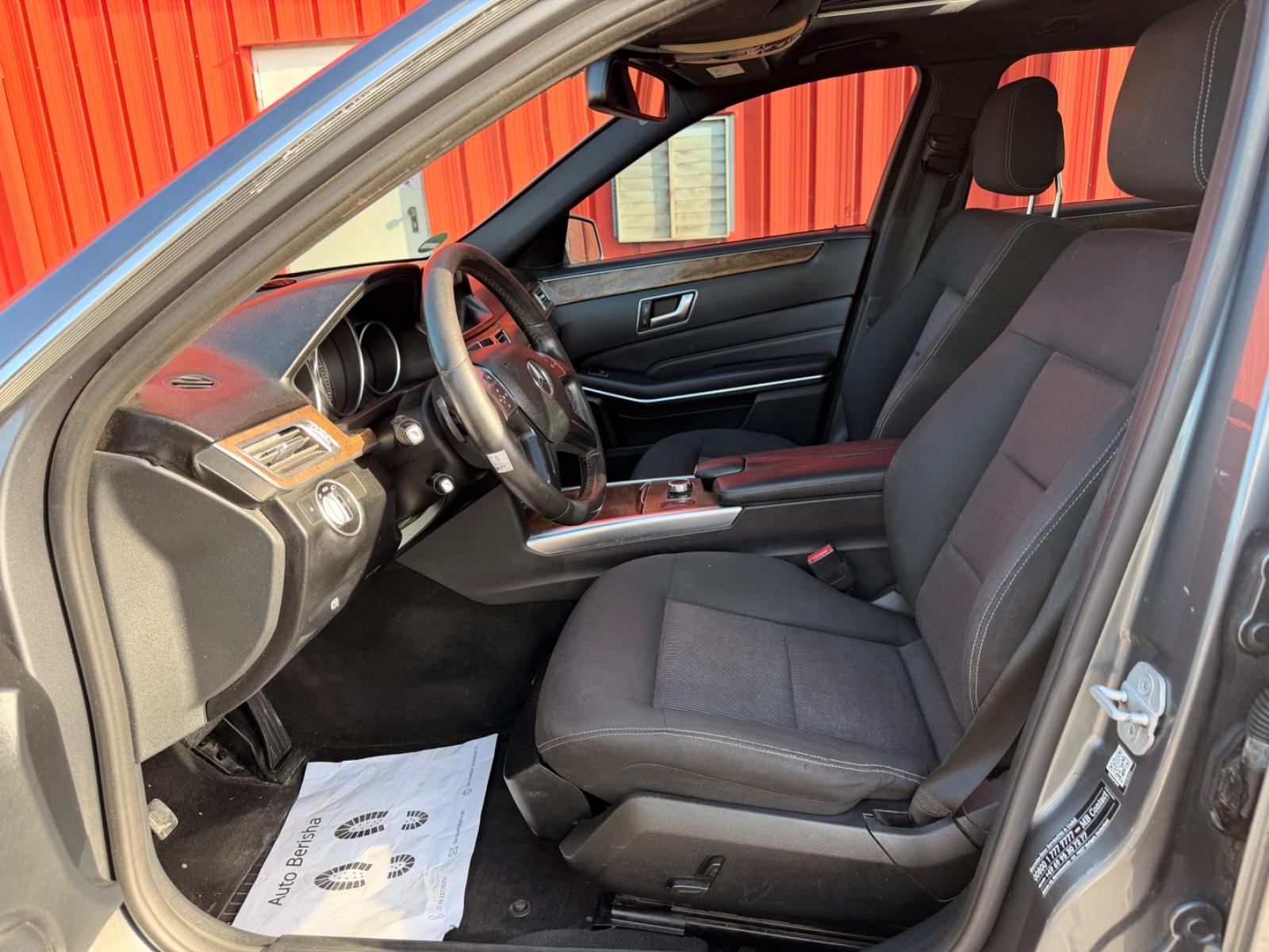 Mercedes-Benz E 220 LED AUTOMATIK LEDER PDC AHK NAVI ACC EU6