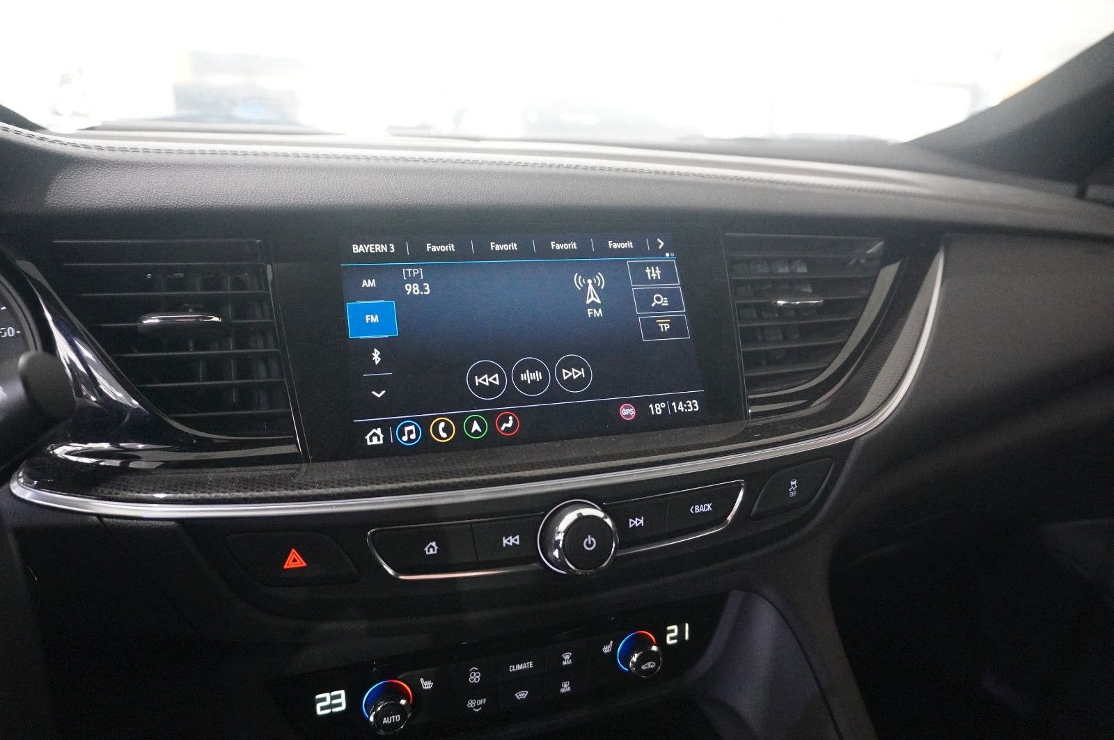 Fahrzeugabbildung Opel Insignia B ST 2.0D ELEGANCE NAVI/SH/KAMERA/SPORT