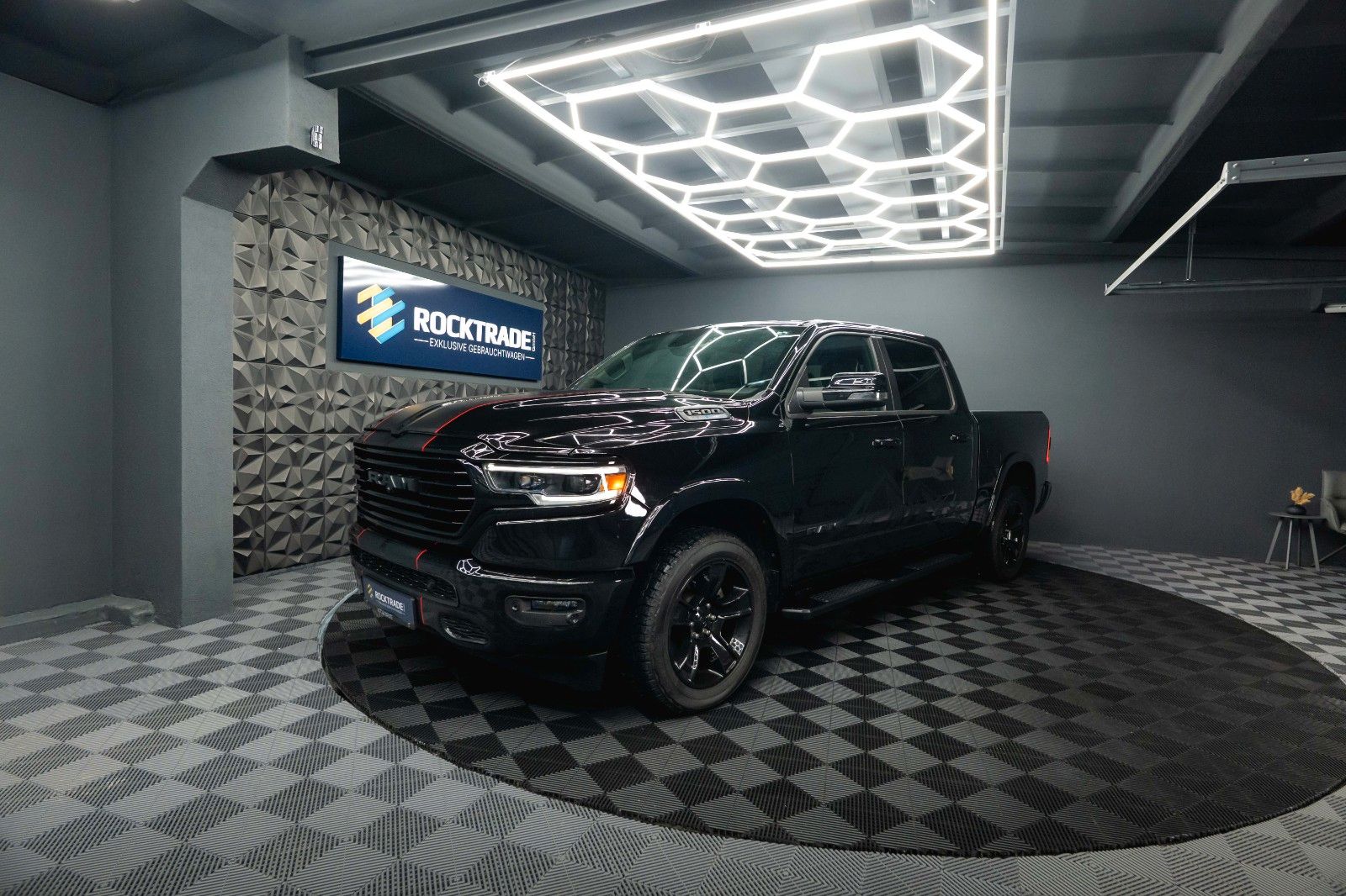 Fahrzeugabbildung Dodge RAM 5.7 V8 HEMI 4x4 LIMITED Style Night-Edition