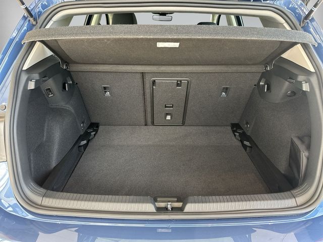 Volkswagen Golf VIII 1.5TSI Life AHK Rkam Keyless HuD Navi