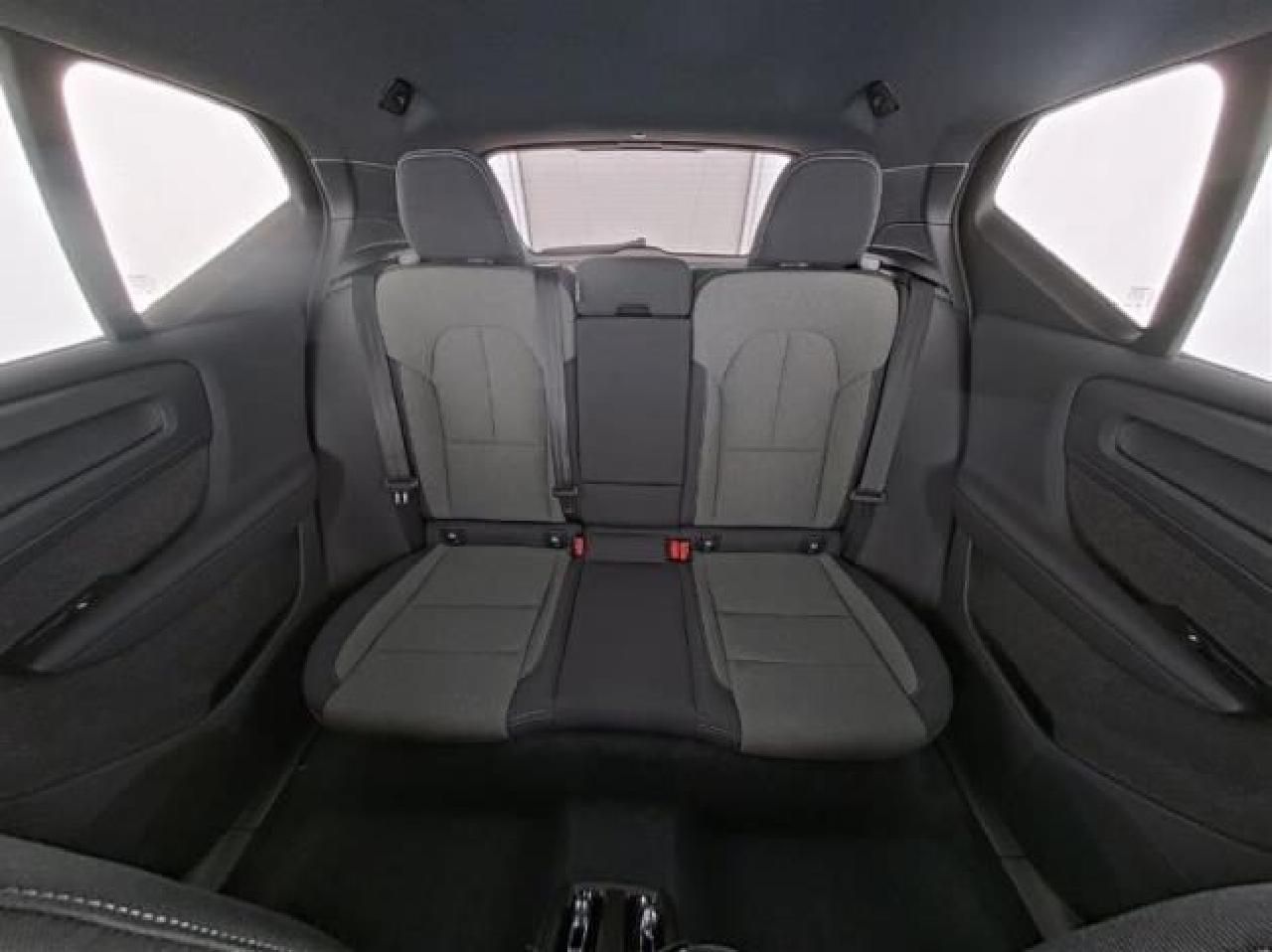 Fahrzeugabbildung Volvo XC40 B3 Benzin Core 2WD
