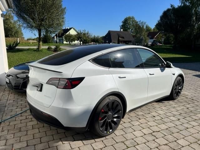 Tesla Model Y Performance AWD Dt. Modell SOFORT