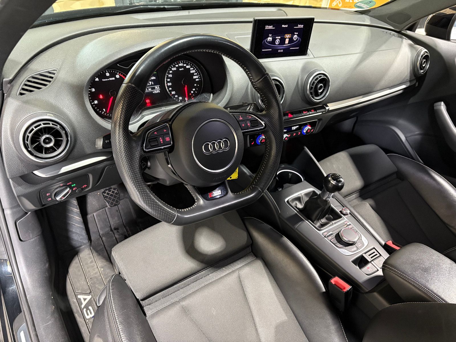 Fahrzeugabbildung Audi A3 Sportback S-line Sportpaket/PDC/SHZ/KLIMA/
