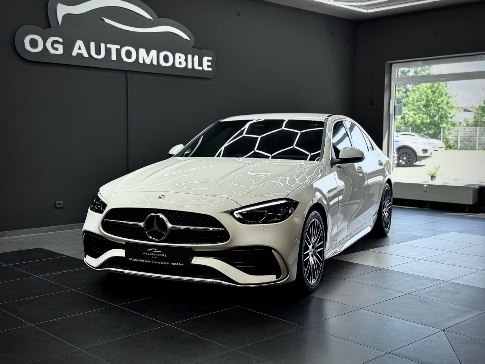 MERCEDES-BENZ C 180 Lim. AMG*LED*LEDER*MASSAGE*CAM*AMBIENTE MERCEDES-BENZ C 180 Lim. AMG*LED*LEDER*MASSAGE*CAM*AMBIENTE