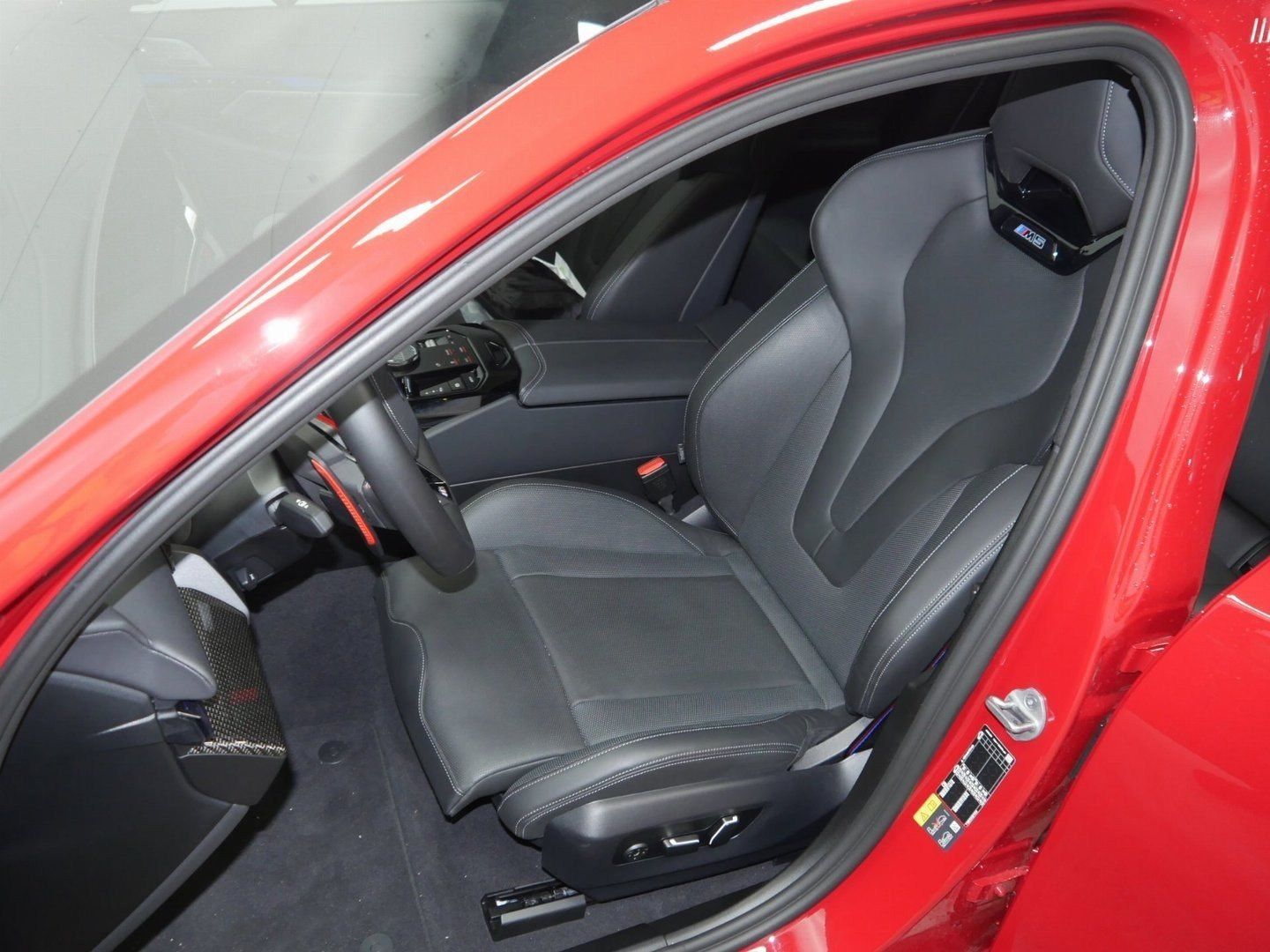 Fahrzeugeinzelansicht 14 Fahrzeugabbildung BMW M5 Limousine M Drivers P., M Carbon Keramik-Brem