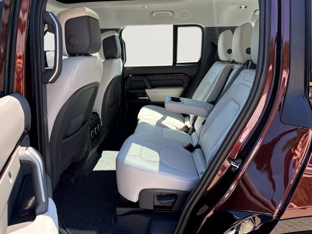 Land Rover Defender 130 D300 X-Dynamic HSE