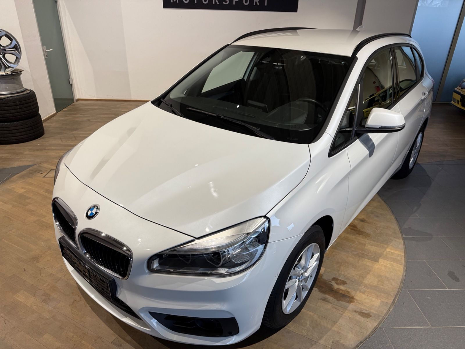 Fahrzeugabbildung BMW 218i Active Tourer *Navi*LED*Parkassis.*Komfortz