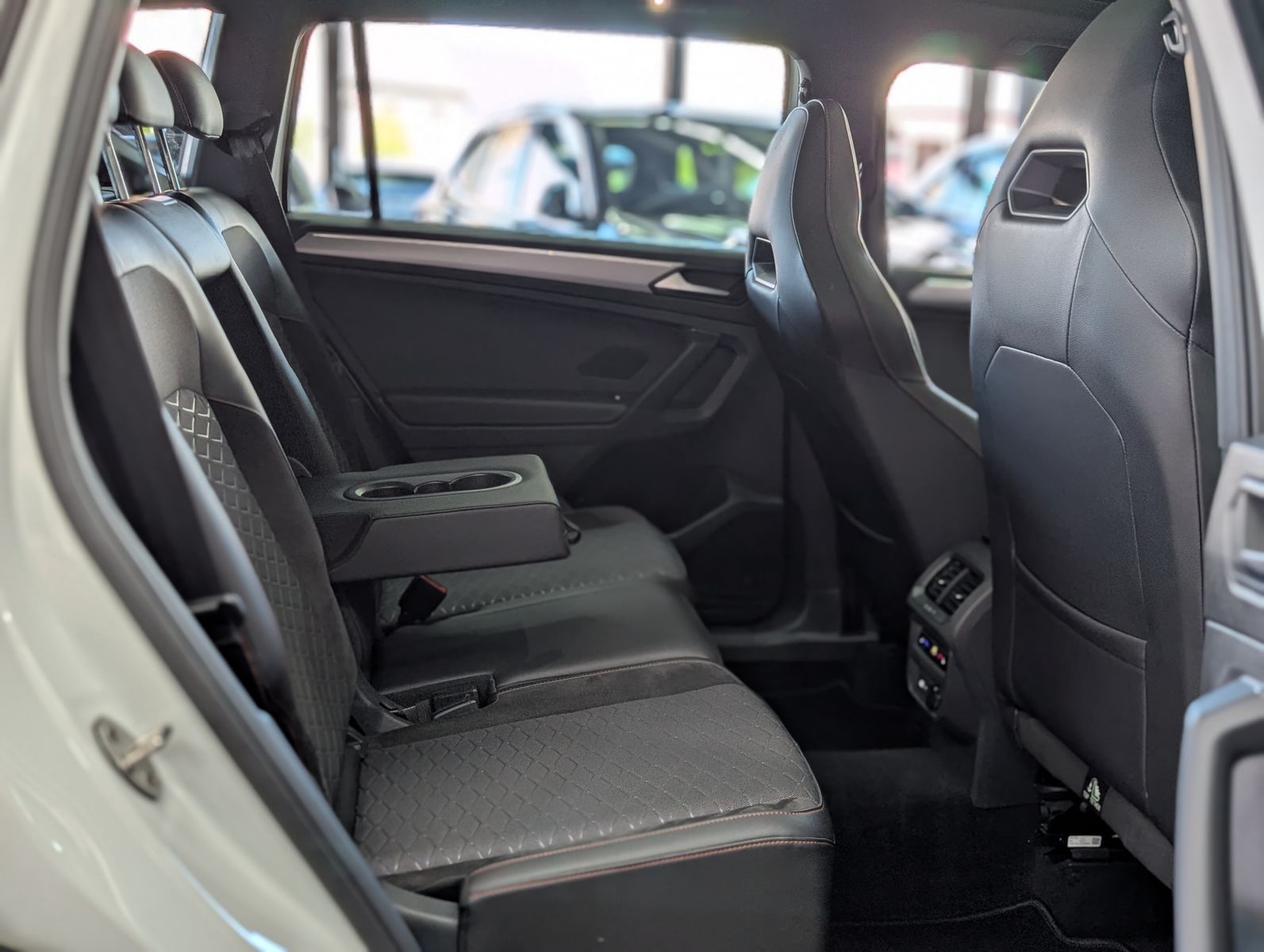 Fahrzeugabbildung SEAT Tarraco FR AHK PANO ACC VIRT APP MEMO BEATS StHz