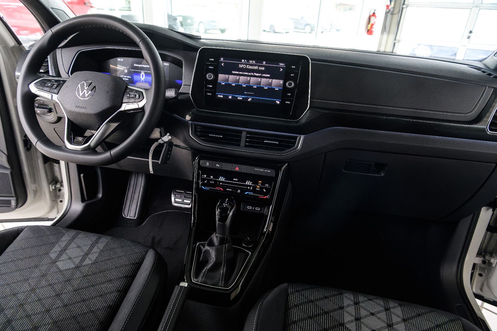 Fahrzeugabbildung Volkswagen T-Cross 1.0 TSI R-Line+DSG+Kamera+AHK+GJ-Reifen