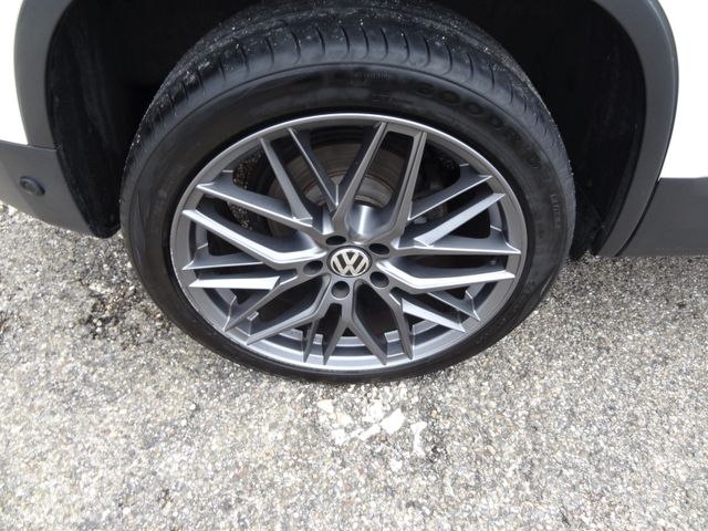 Fahrzeugabbildung Volkswagen Tiguan Sport Style 4Motion/Xenon/SitzH/PDC/Leder