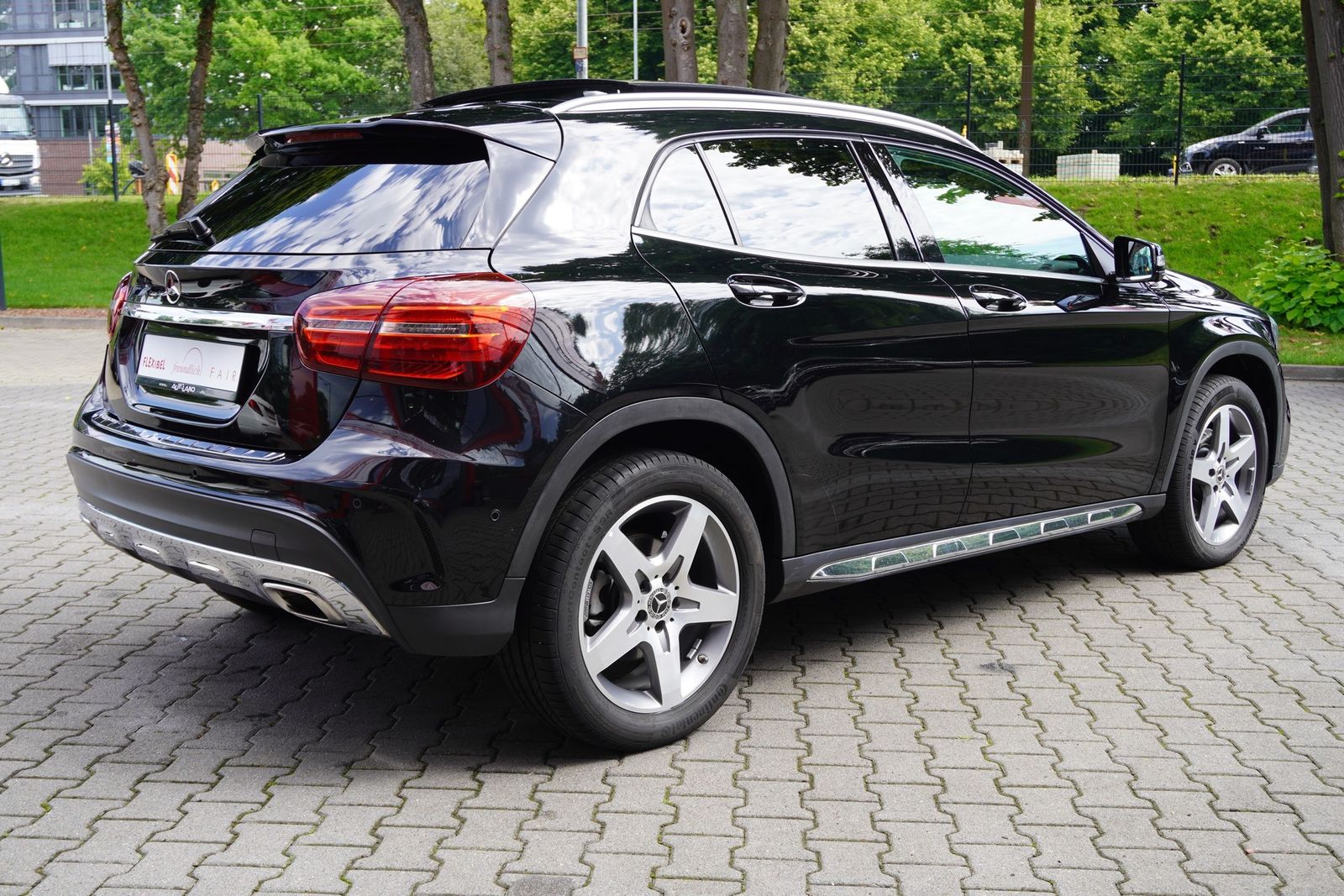 Mercedes-Benz GLA 220d AMG Line LED Navi Pano AHK 360 SHZ foto 6