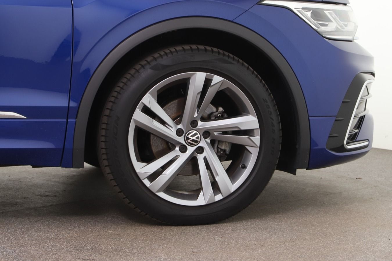 Volkswagen Tiguan 2.0 TDI DSG R-Line LED ACC Standhzg. App foto 3