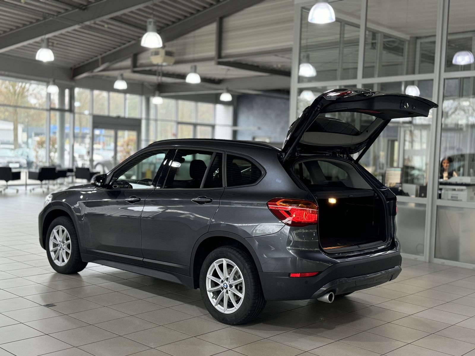 Fahrzeugabbildung BMW X1 sD18i DAB Parkassist Navi Geschwindigkeitsreg