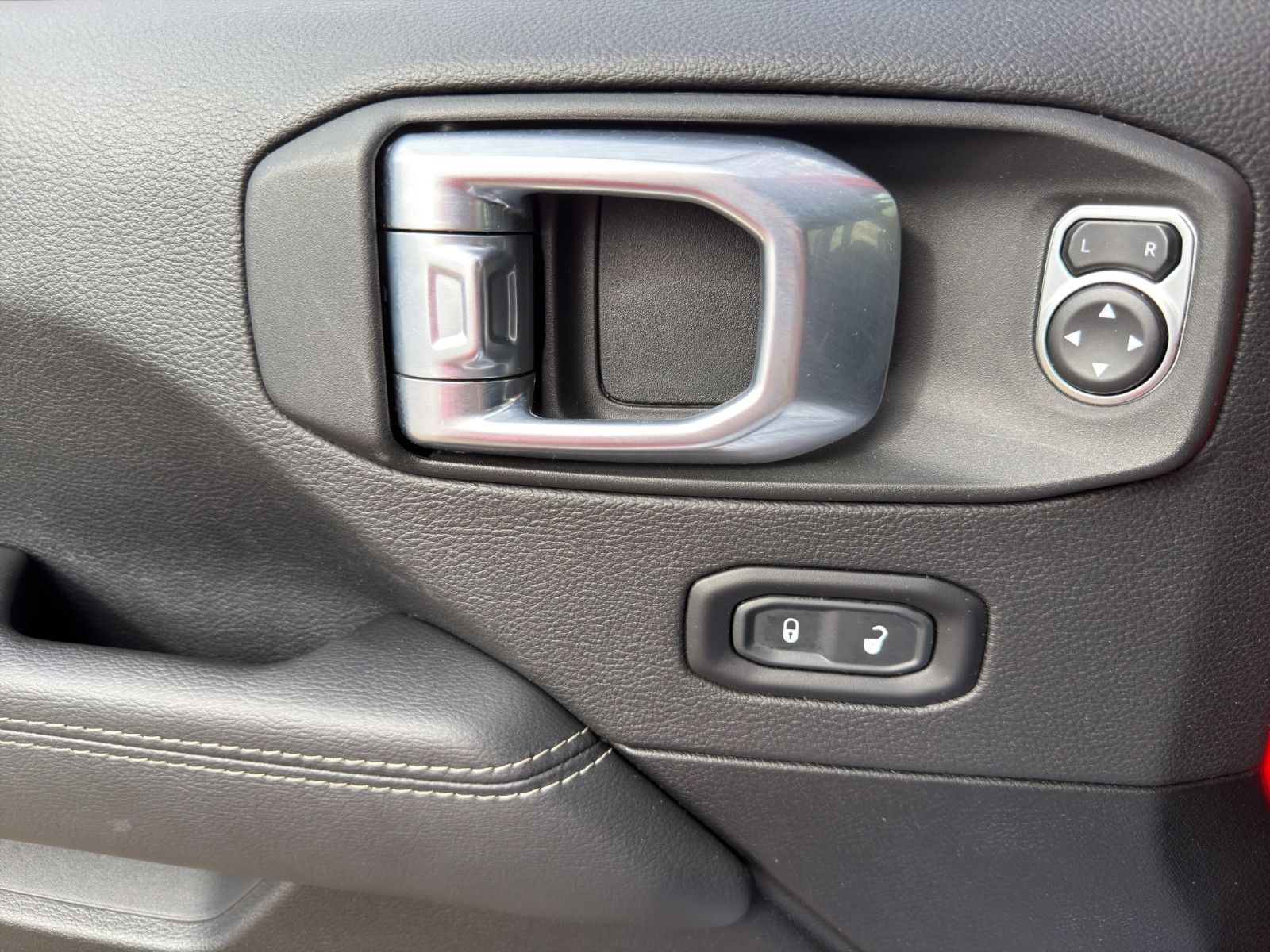 Fahrzeugabbildung Jeep Wrangler Wrangler Unlimited ACC/Keyless/Ambiente