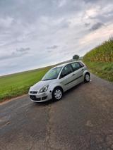 Ford Fiesta  mit einer Gasanlage - : Gasanlage mit