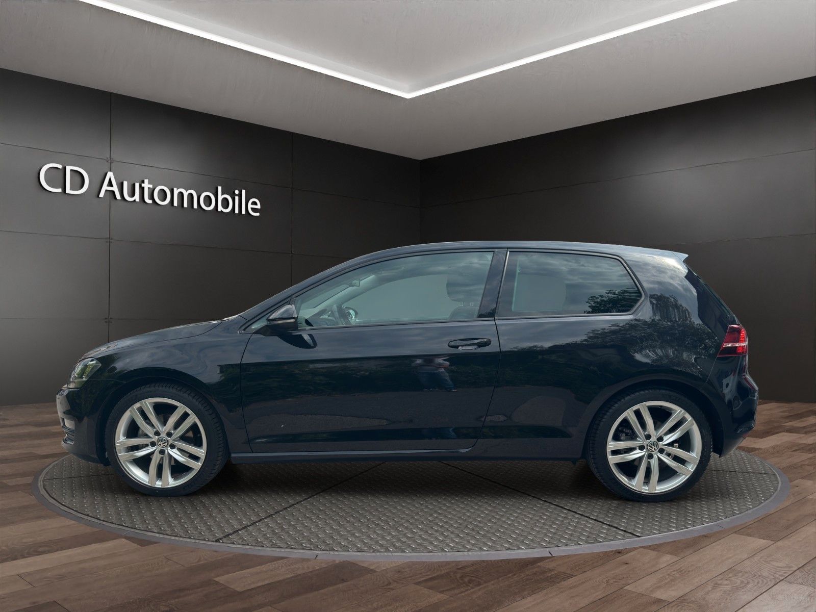 Fahrzeugabbildung Volkswagen Golf VII Lim. Highline BMT Automatik/Navi/Kamara