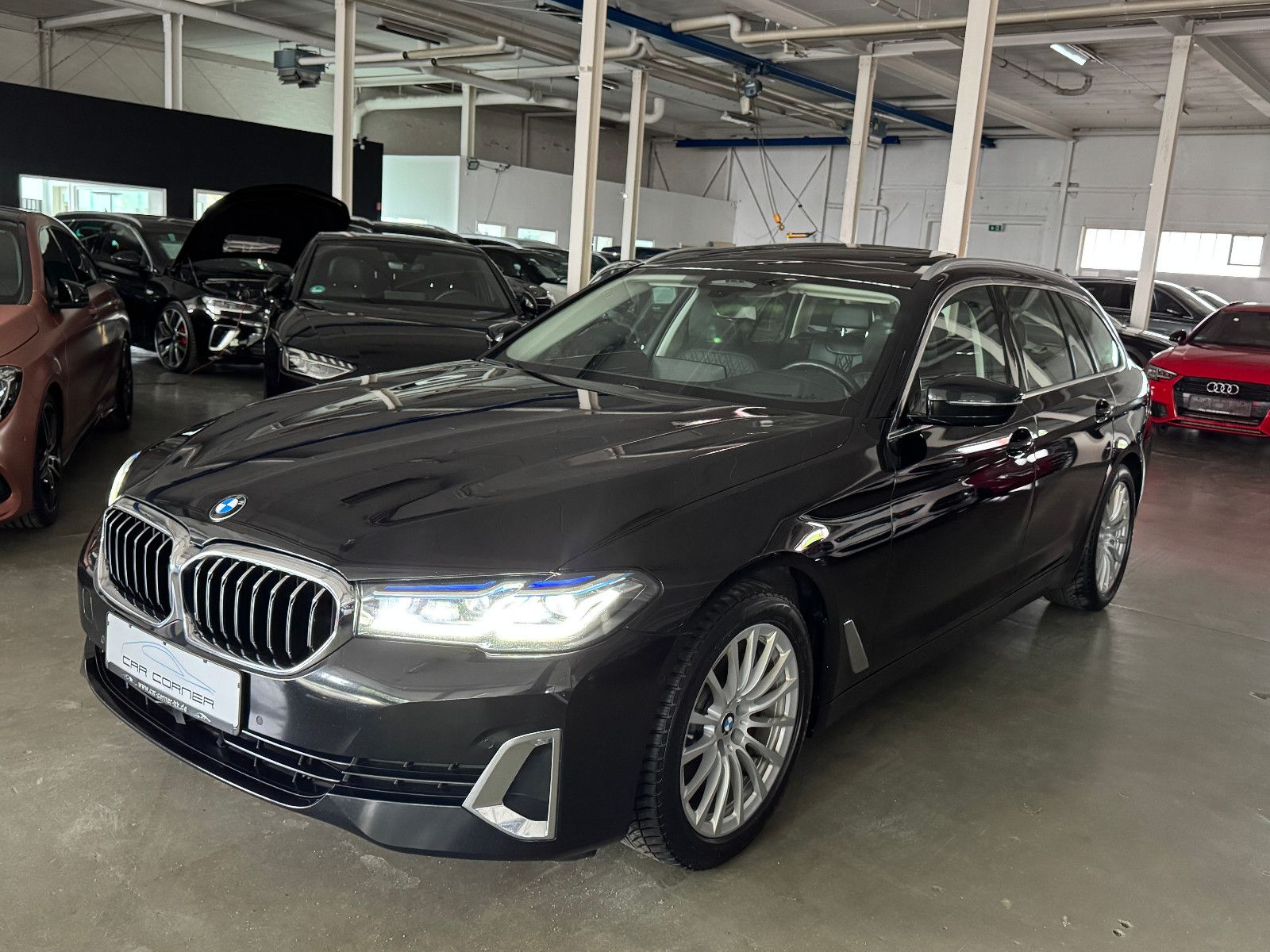 Fahrzeugabbildung BMW 520 d T LUXURY LINE HUD PANORAMA LASER VOLL
