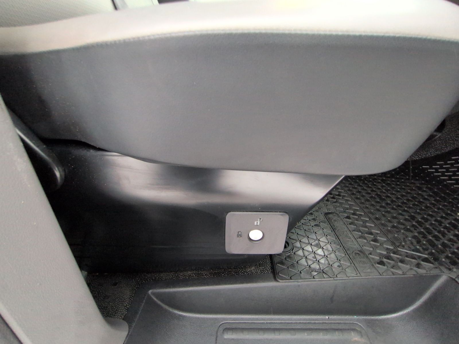 T6.1 Kombi 2.0 TDI lang AHK+NAVI+6SITZE