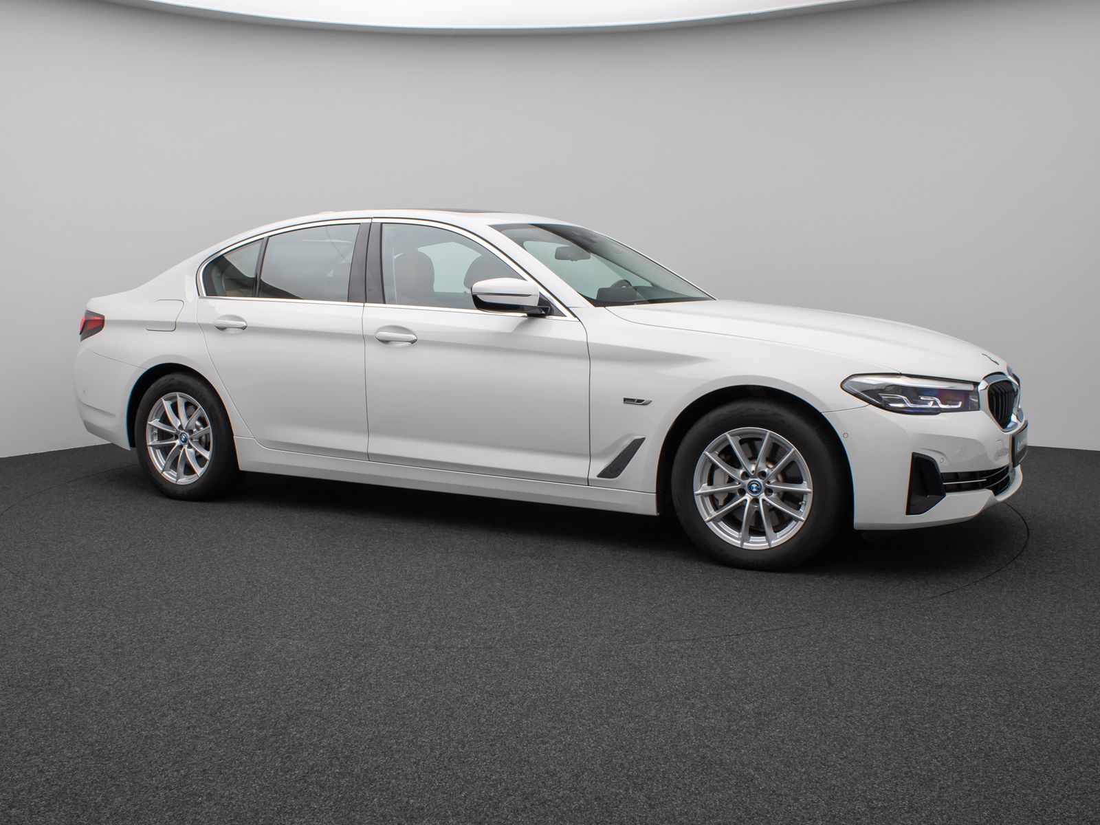 Fahrzeugabbildung BMW 520e Glasdach Kamera DAB H/K DispKey Sport Alarm