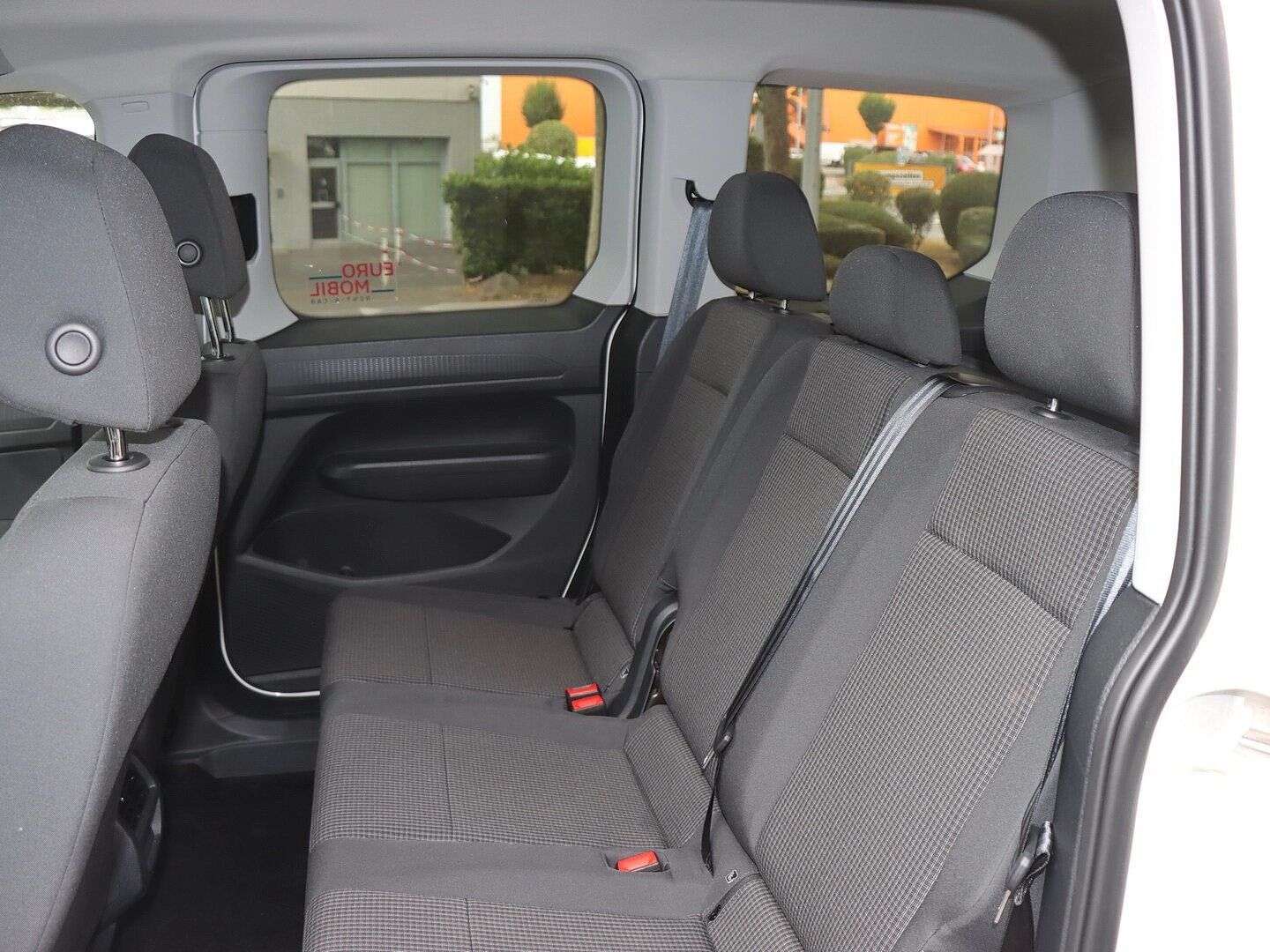 Volkswagen Caddy Kombi 1.5 TSI GRA KLIMA NAVIVORB. PDC foto 5