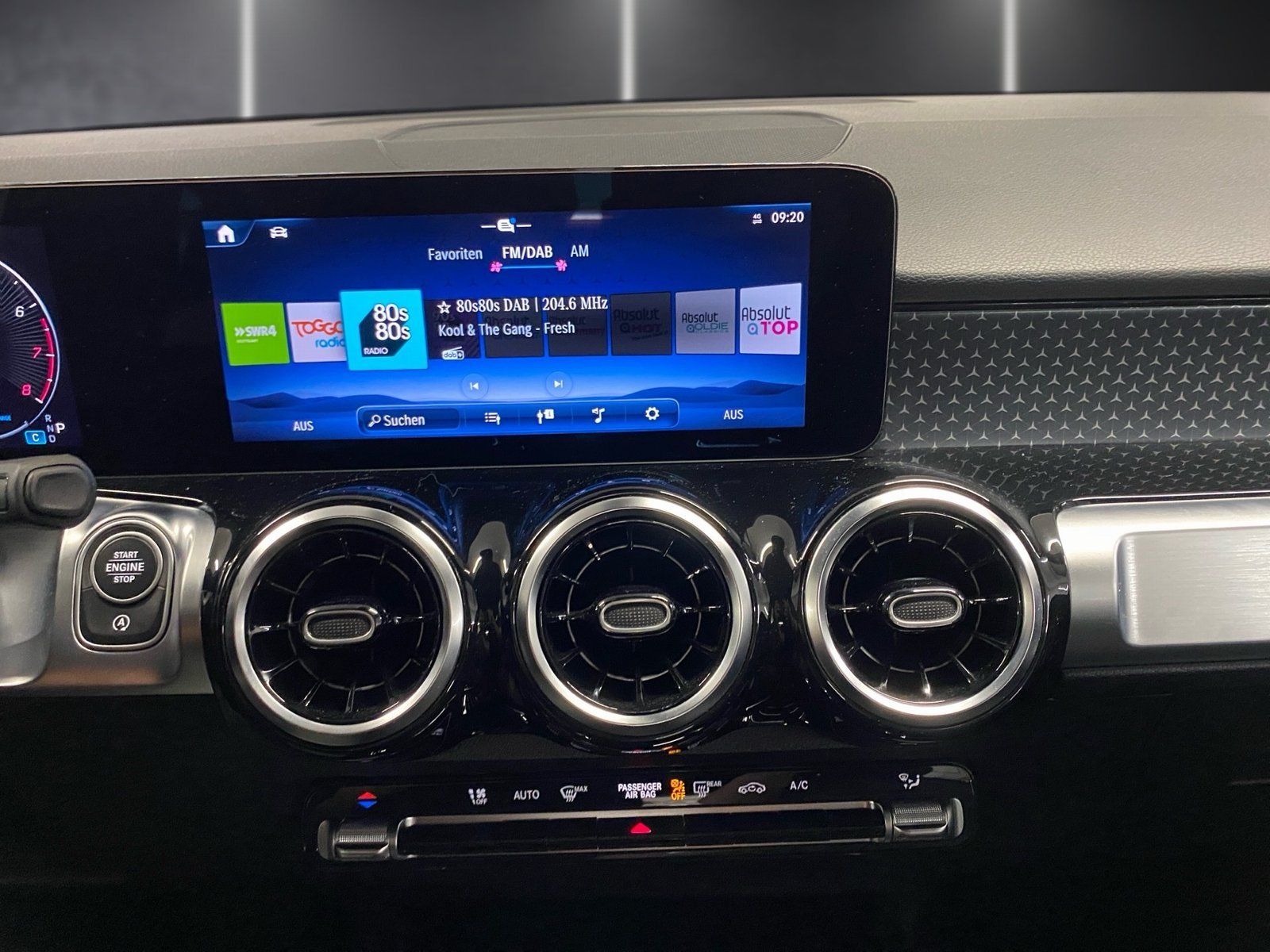 Fahrzeugabbildung Mercedes-Benz GLB 200 Progressive*LED*Kamera*CarPlay*Easy-Pack