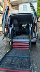 Volkswagen T5 Caravelle LANG 2.5 AUTOMATIK ROLLSTUHLGERECHT - Volkswagen T5 Caravelle mit Diesel-Antrieb: Automatik