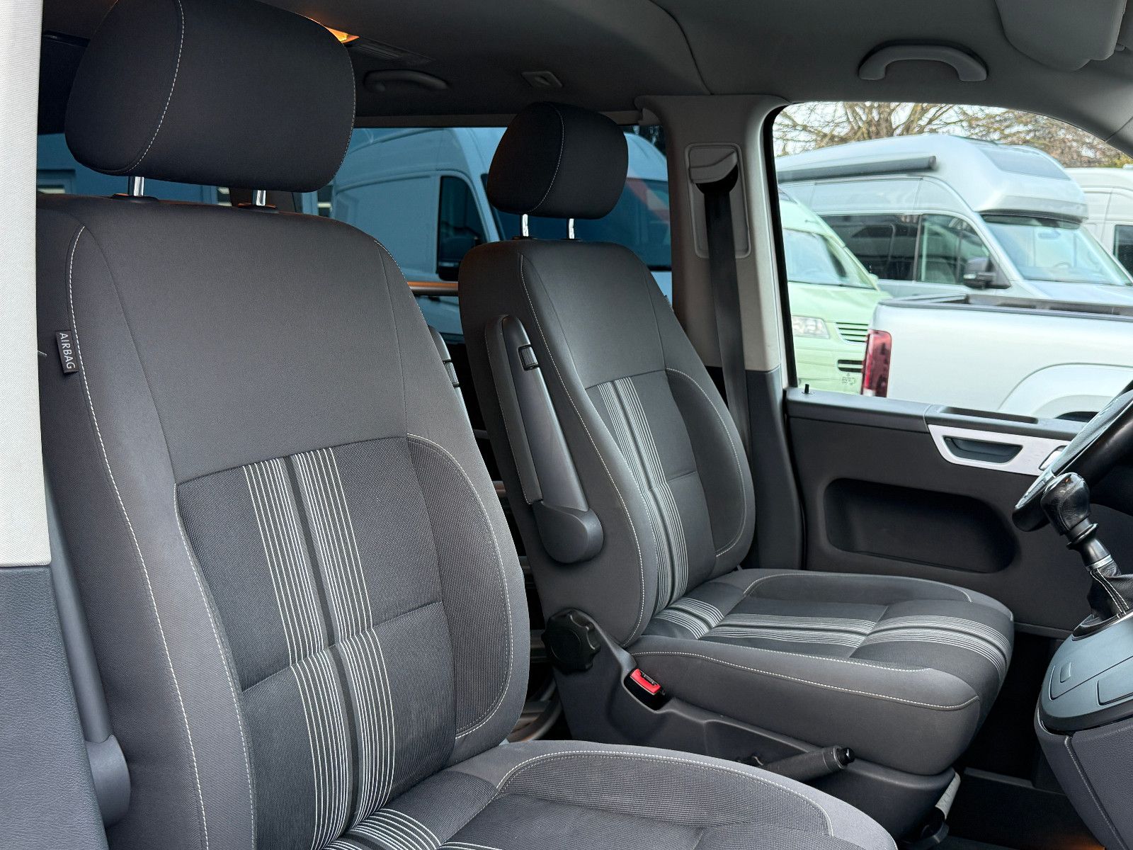 Fahrzeugabbildung Volkswagen T5 Multivan Edition 25 DAB GRA Side-Assist PDC