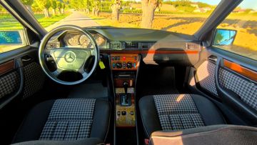 Mercedes E 200 - 5