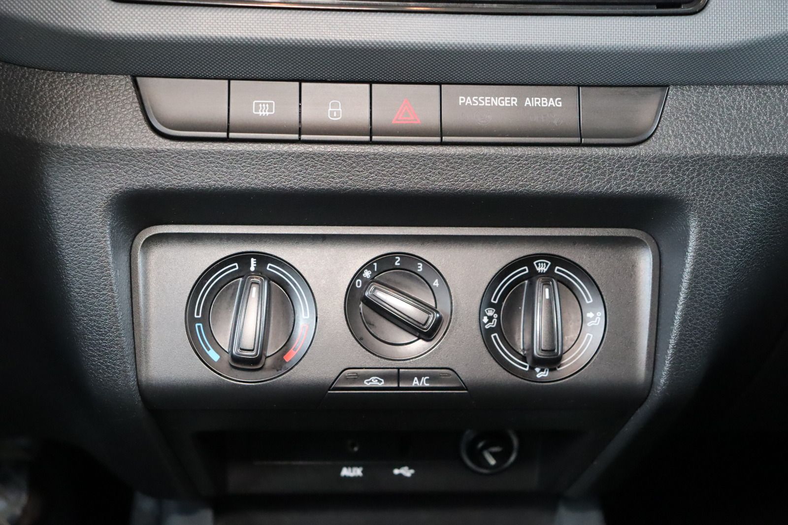 Fahrzeugabbildung SKODA Fabia 1.2 TSI Active Combi 1.Hand