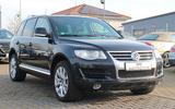 Volkswagen Touareg 3.0 V6 TDI/SHEFT/LEDER/LUFTFEDERUNG/AHK/ - aus 2007: Geländewagen