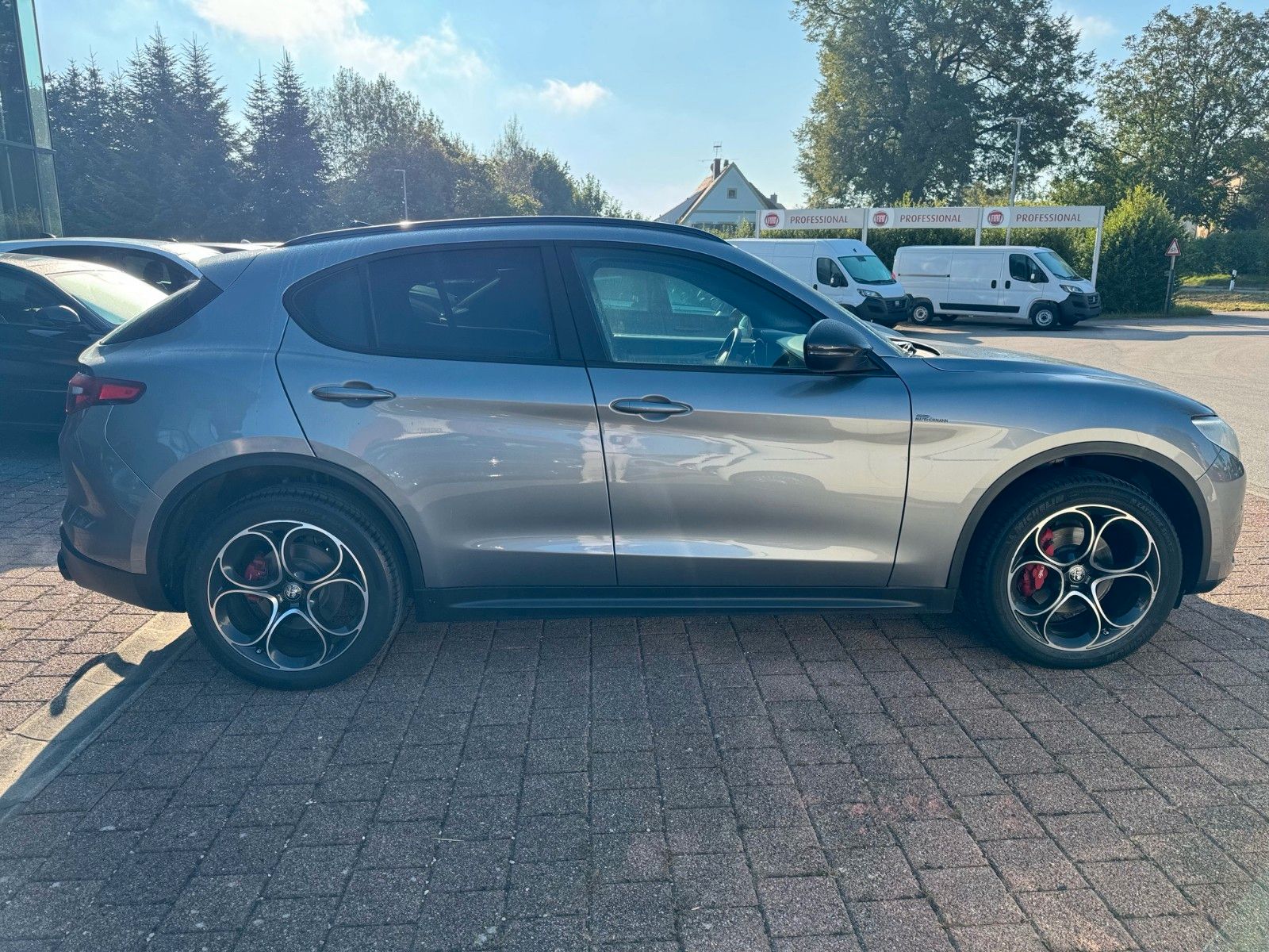 Fahrzeugabbildung Alfa Romeo Stelvio B-Tech Q4 280 PS ALLRAD PANORAMA NAVI