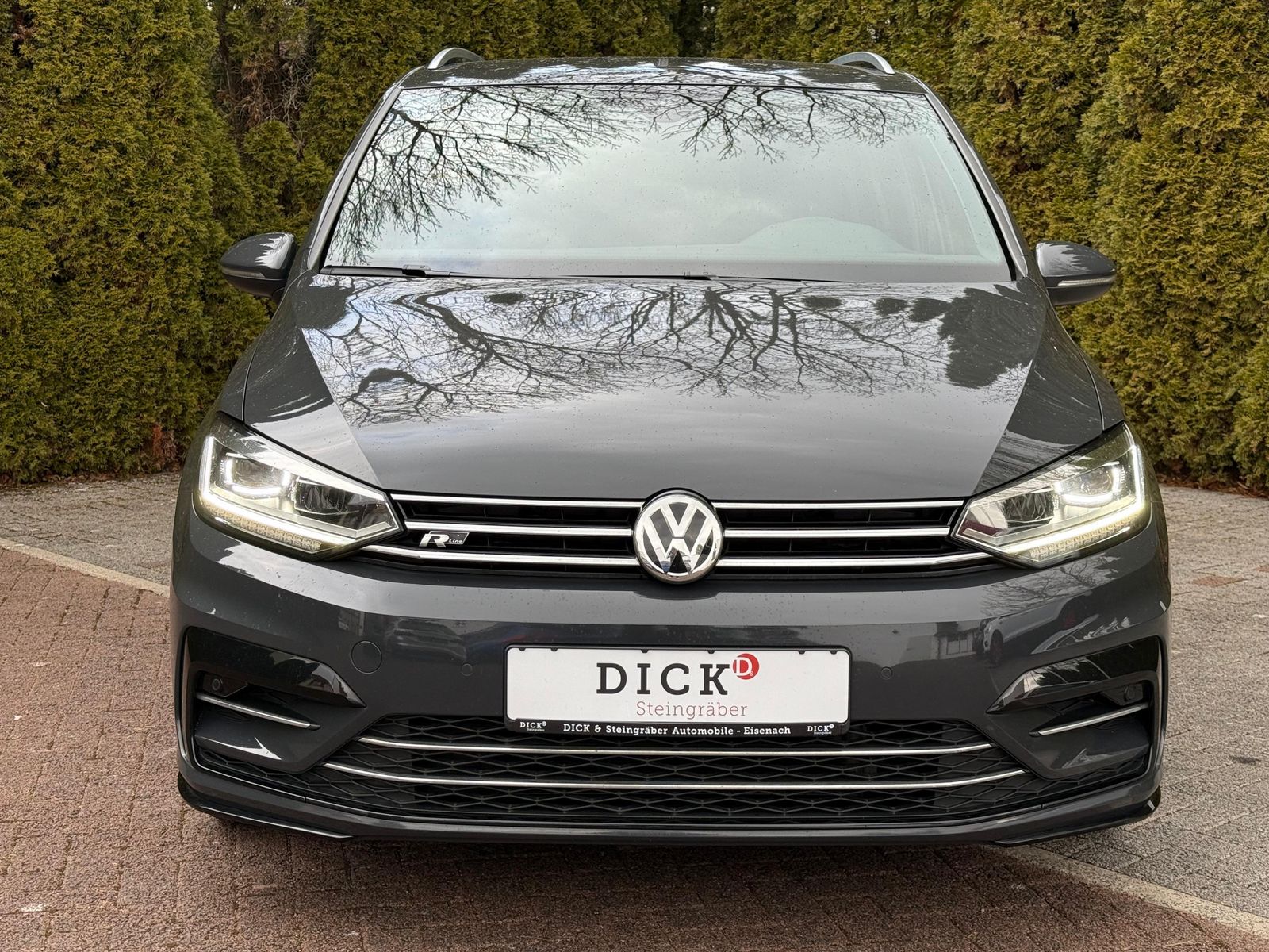 Fahrzeugabbildung Volkswagen Touran 2.0 TDI DSG R-Line LED+NAV+ACC+CARPLAY+