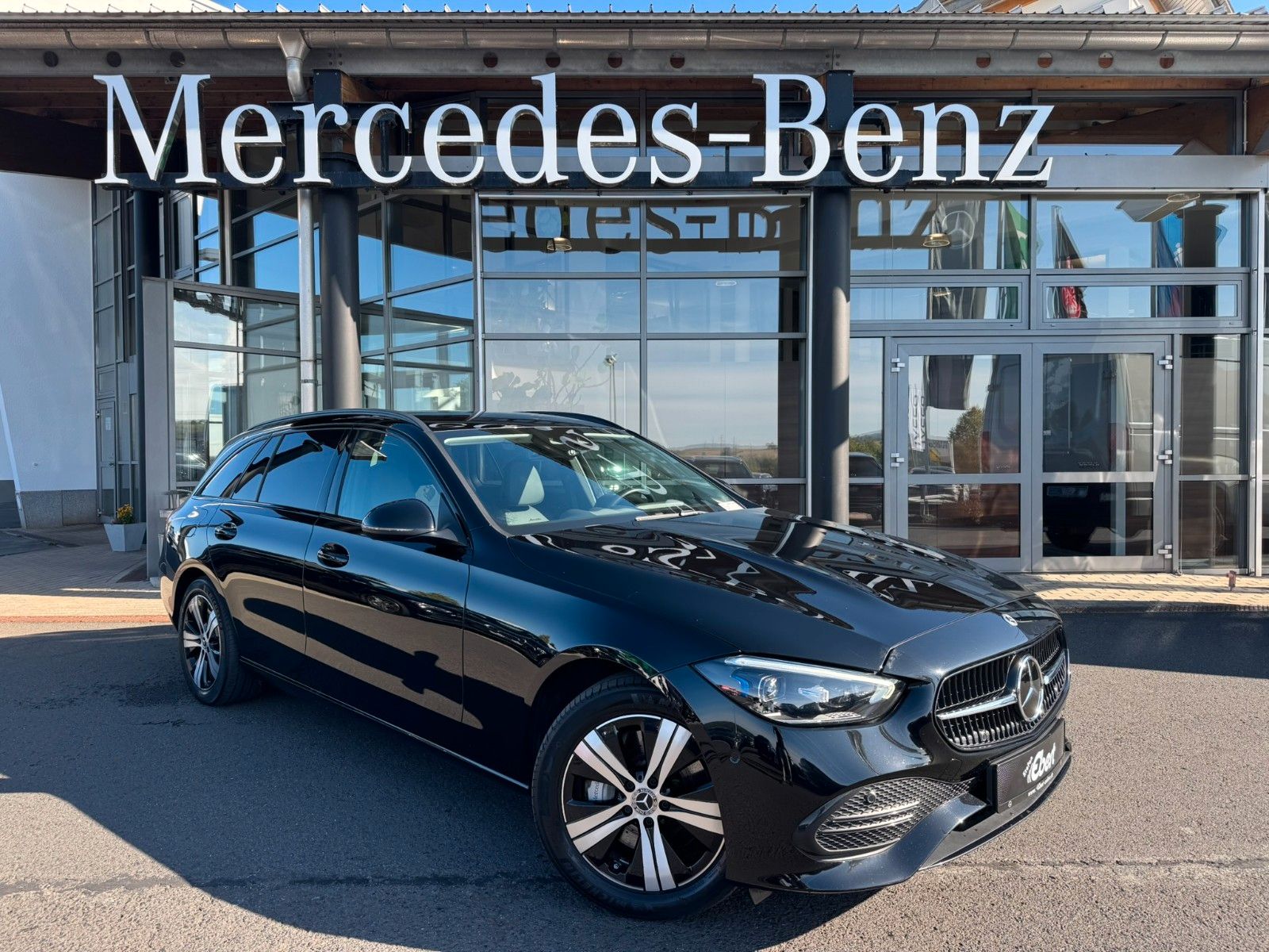 Fahrzeugabbildung Mercedes-Benz C 300e T Avantgarde AHK+Distr+Night+Ambiente+RFK