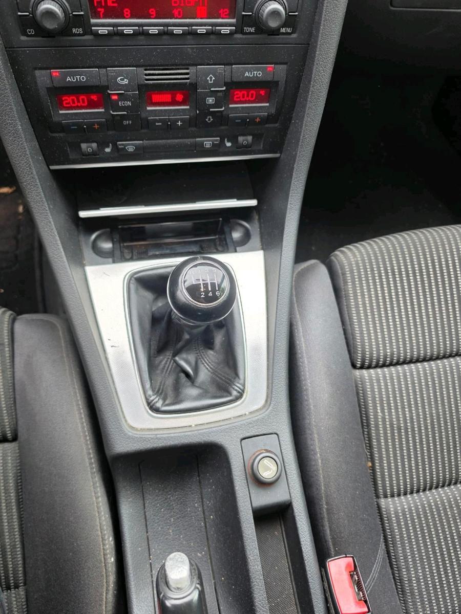 Audi Quattro 2004 — interior