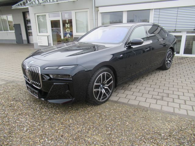 BMW 740d xDrive M Sport Vollausstattung Panoramad.