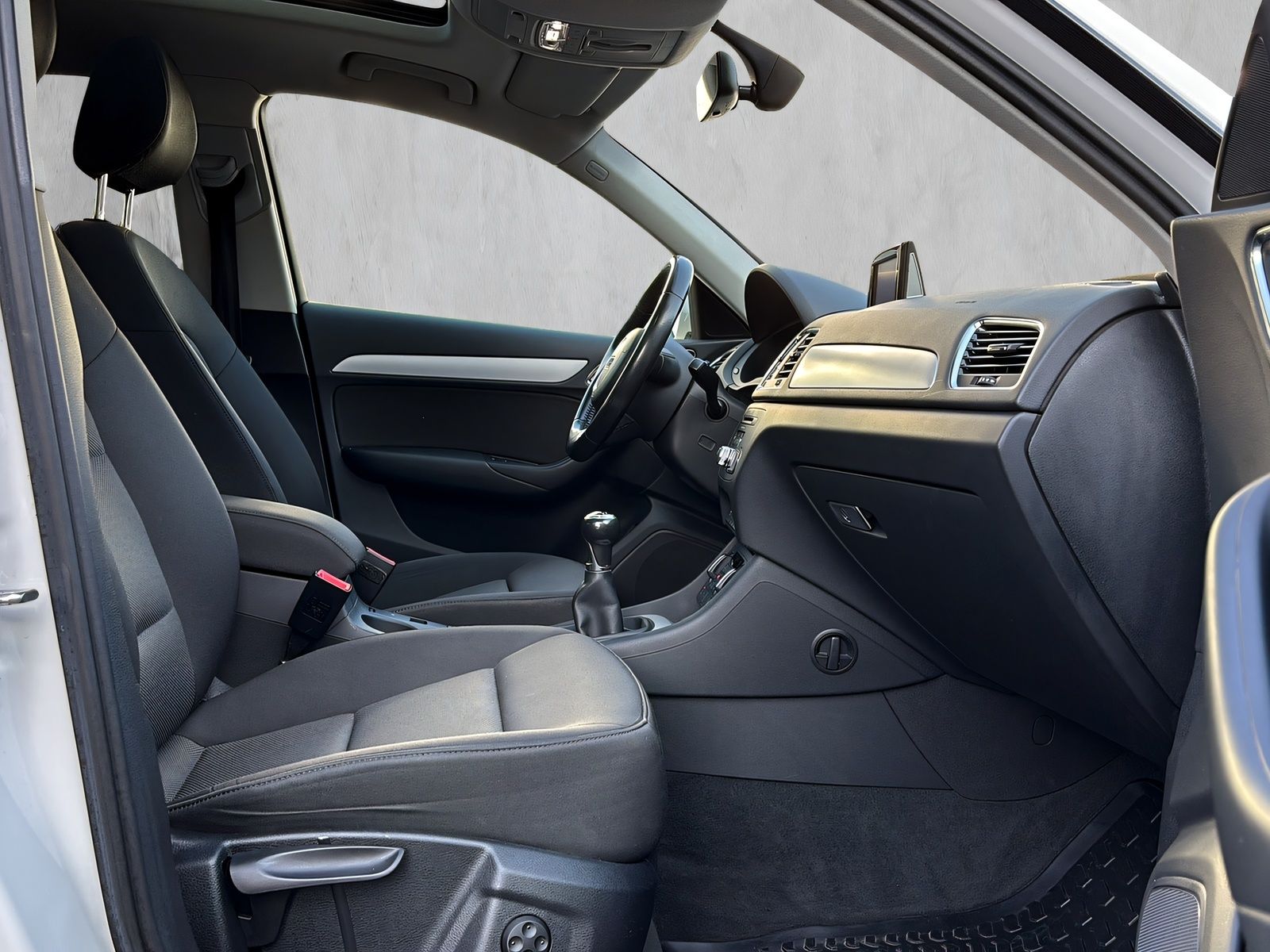 Fahrzeugabbildung Audi Q3 2.0 TDI S LINE SELECTION PANO NAVI KEYLESS