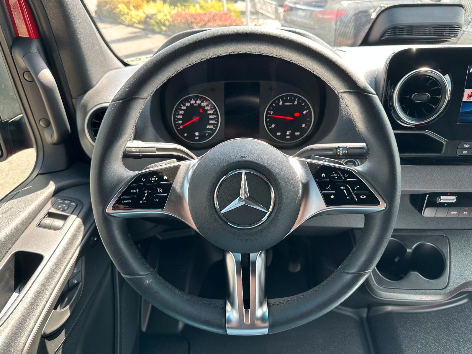 Fahrzeugabbildung Mercedes-Benz Sprinter 319 CDI 4x4 DoKa Klima AHK3,5to