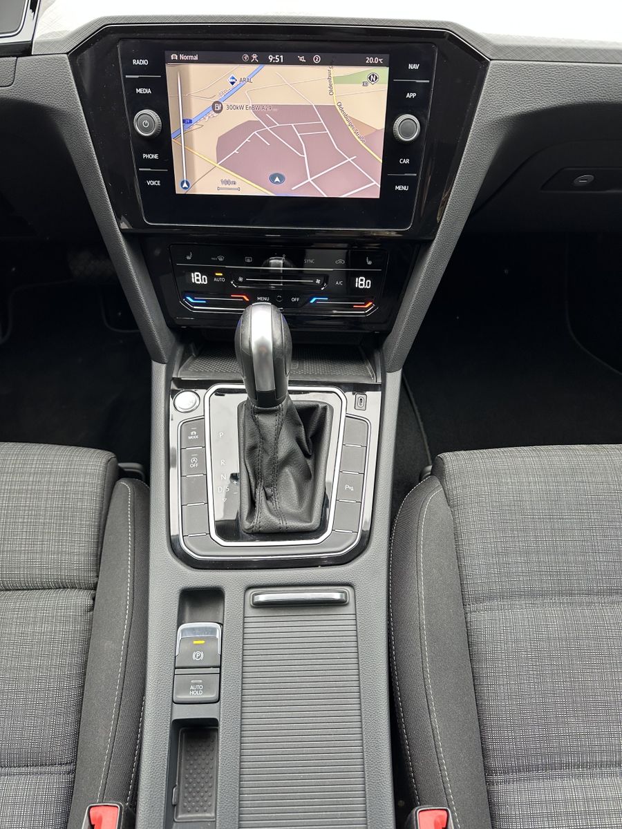 Fahrzeugabbildung Volkswagen Passat Variant 2.0 TDI DSG Business NAV+LED+ACC