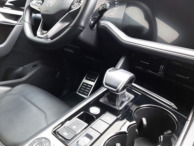 Fahrzeugabbildung Volkswagen Touareg R-Line 3.0TDI 4Motion Pano Matrix 21"