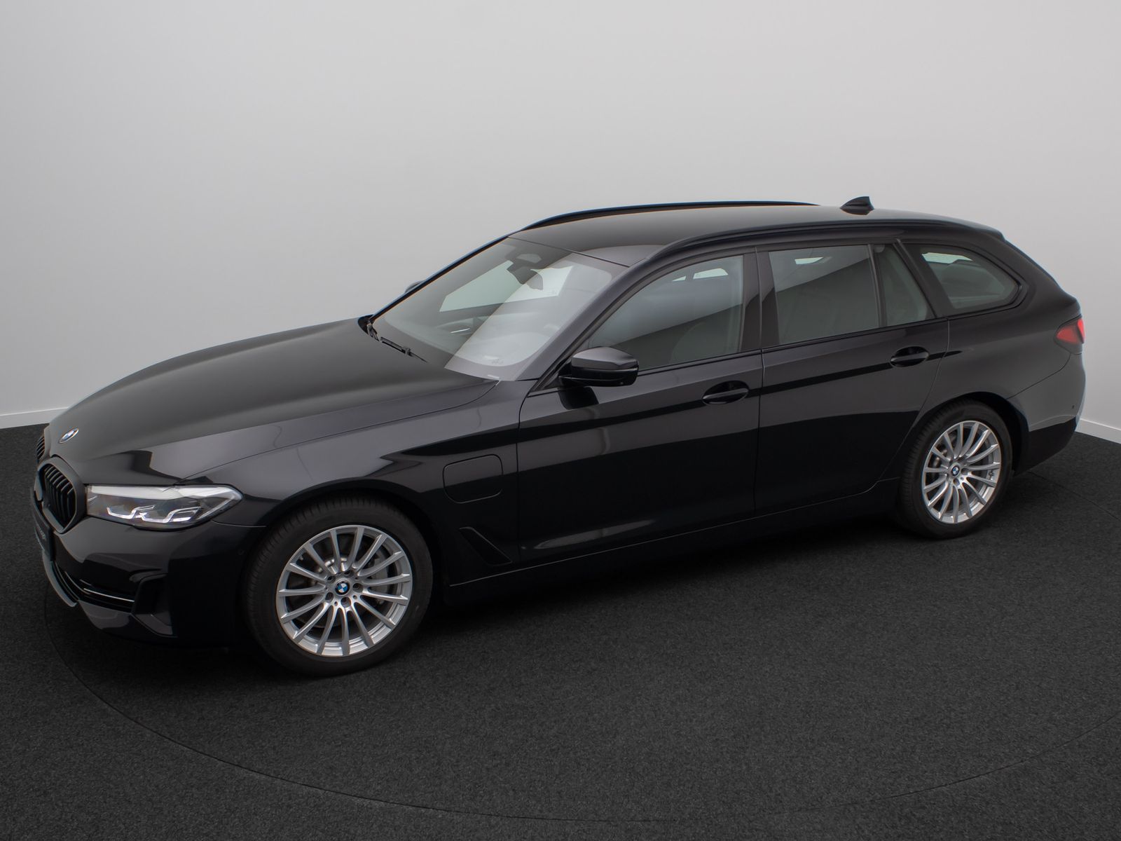 Fahrzeugabbildung BMW 530e xD 360°HUD DAB H/K 4xKlima Komfort AHK ACC