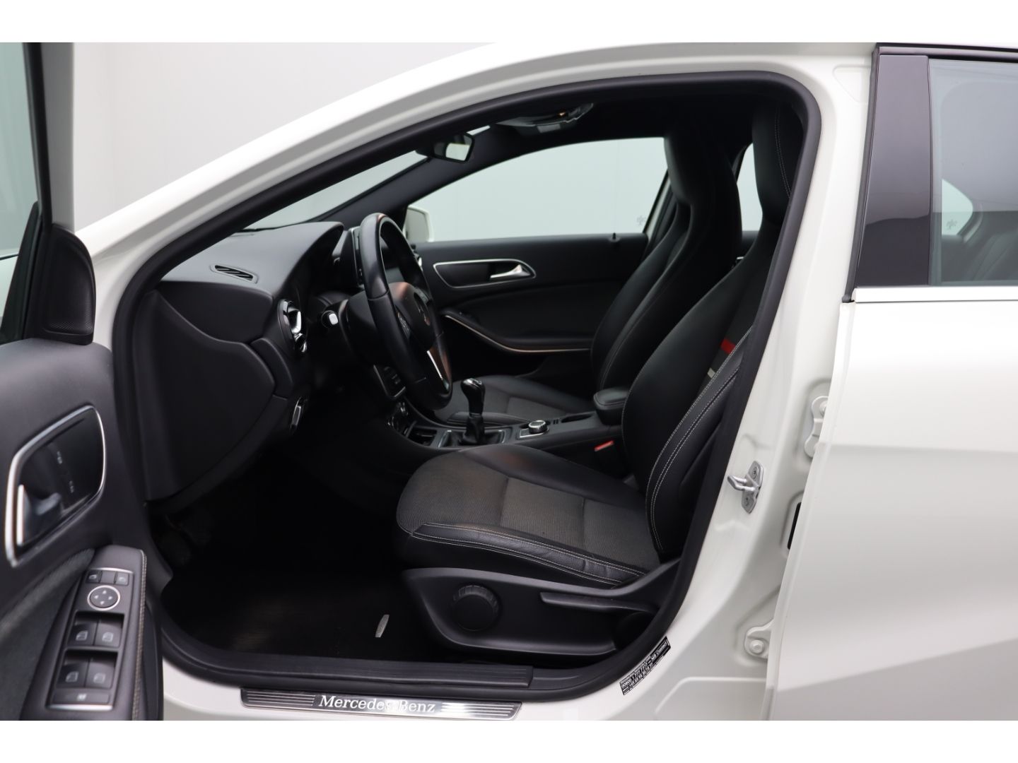 Fahrzeugabbildung Mercedes-Benz A 180 BlueEfficiency Kamera SHZ Teilleder