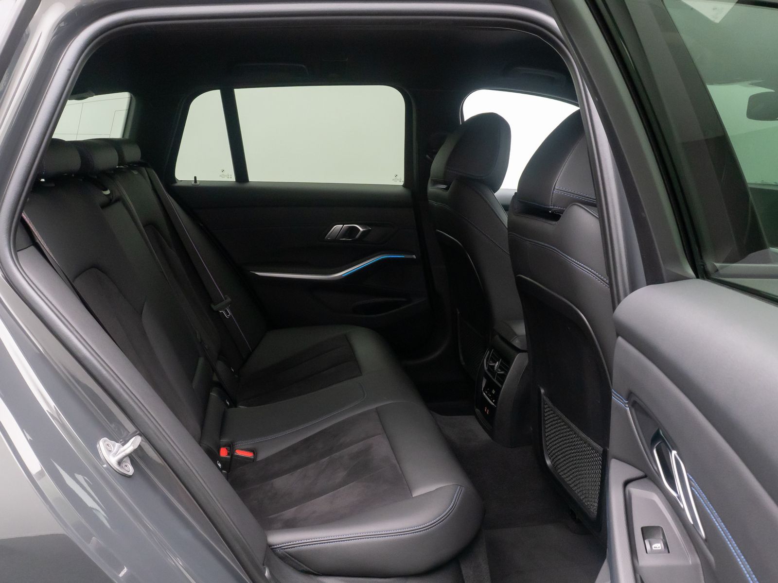 Fahrzeugabbildung BMW 330d xD M Sport Individual Kamera DAB HUD 19Zoll