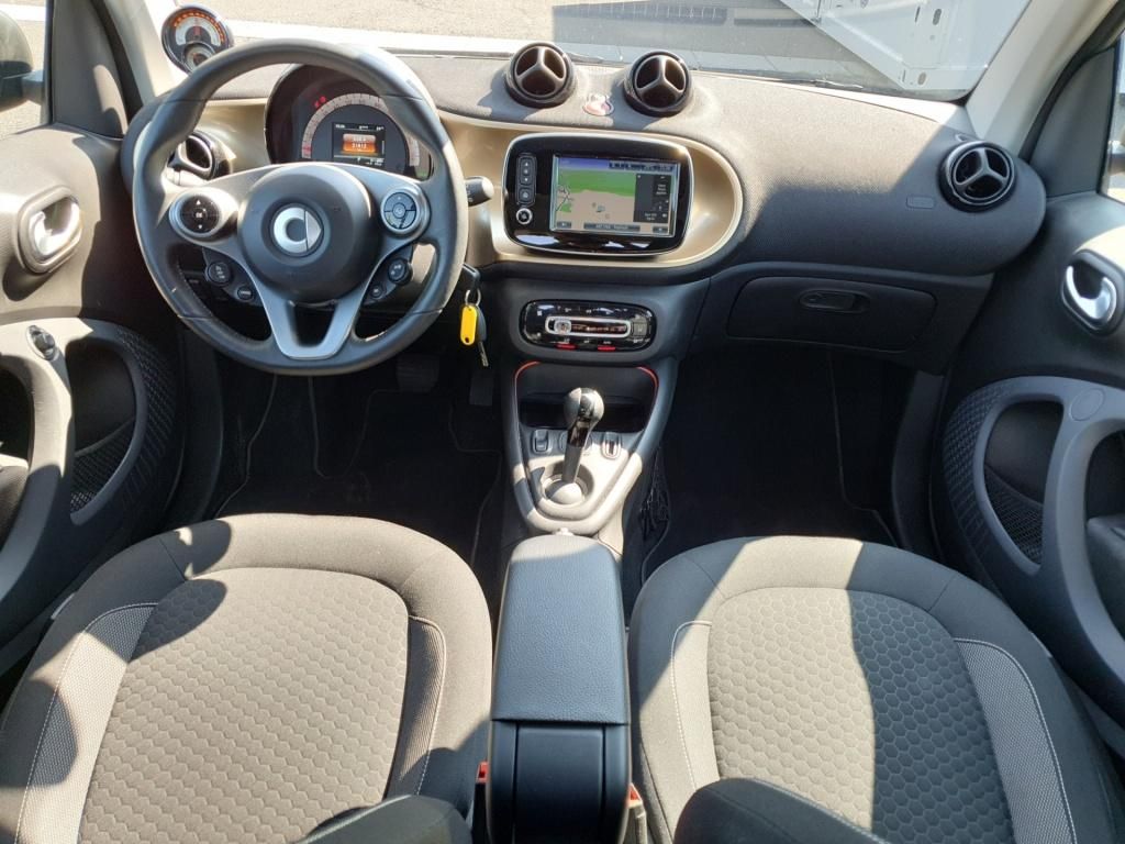 Fahrzeugabbildung Smart smart EQ fortwo *SD*Navi*LED*PDC*LM*SHZ*KlimaA